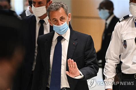 사르코지 전 프랑스 대통령에 3년형 선고 연합뉴스>판사 매수
